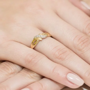 Pierścionek z Brylantami 0,02ct z białego złota próby 585. W-0192B